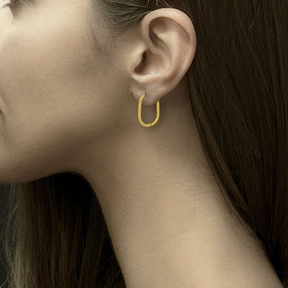 Minimalist 18K Gold Oval Hoop Earrings - Sleek, Lightweight Design for Everyday Elegance