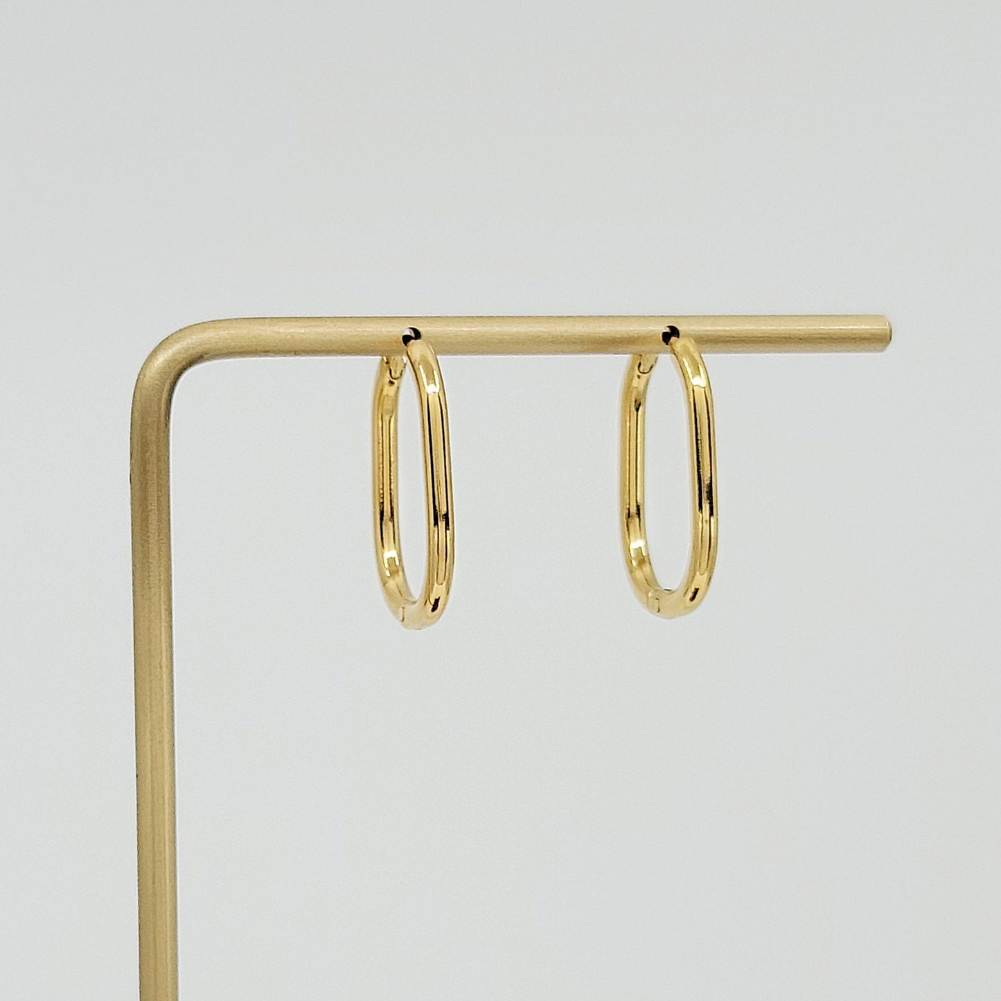 Minimalist 18K Gold Oval Hoop Earrings - Sleek, Lightweight Design for Everyday Elegance