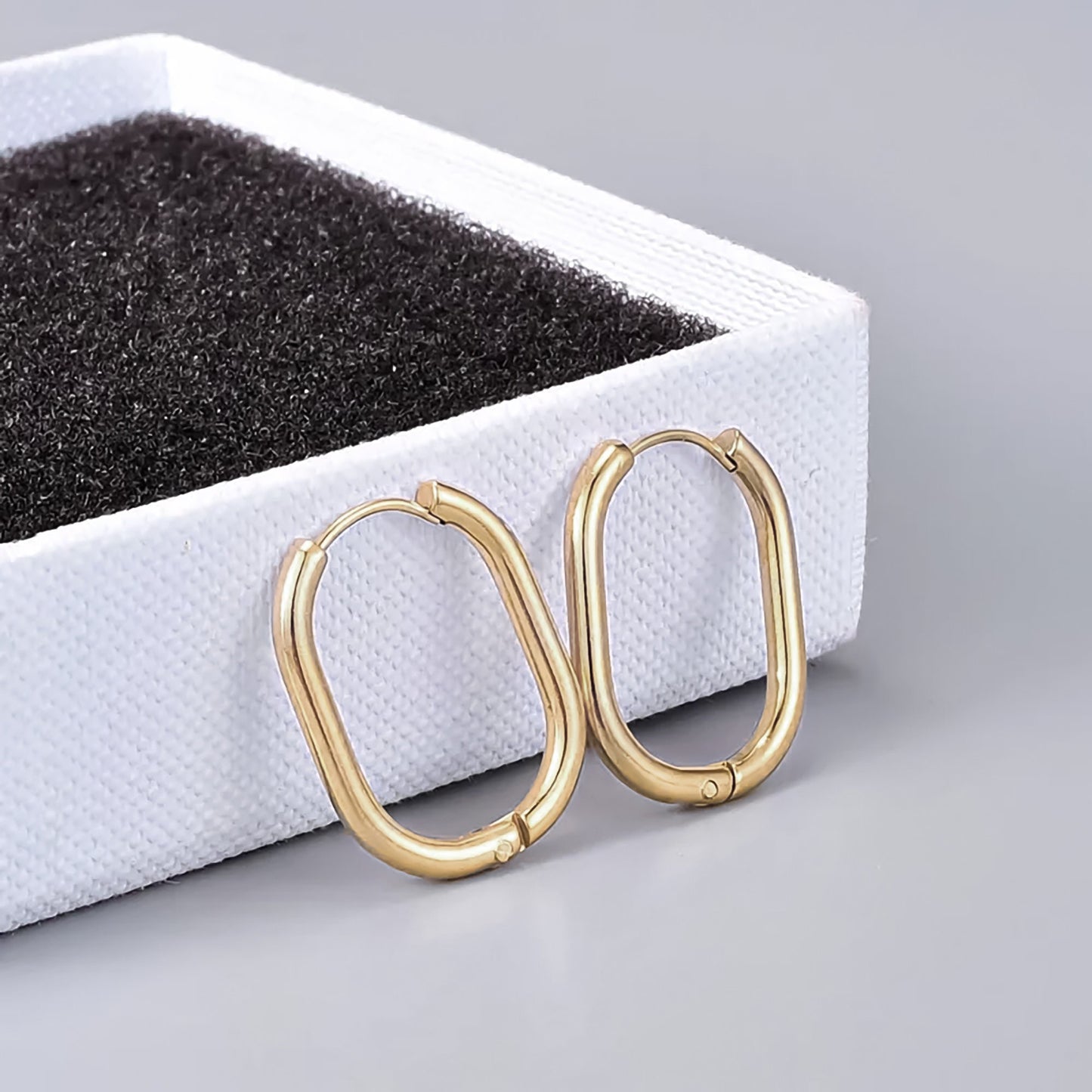 Minimalist 18K Gold Oval Hoop Earrings - Sleek, Lightweight Design for Everyday Elegance